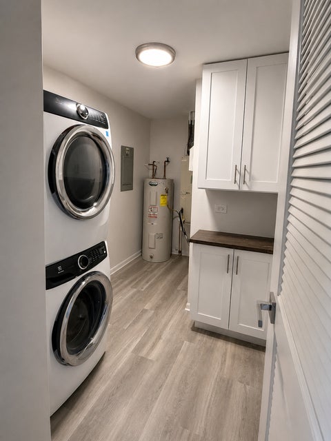 Tiny photo for 183 Grove Avenue #C, Des Plaines, IL 60016 (MLS # 12698200)