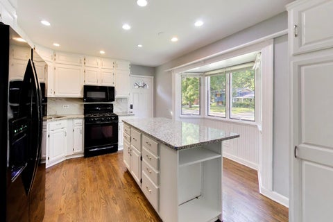 Tiny photo for 2925 E 188th Place, Lansing, IL 60438 (MLS # 12707668)
