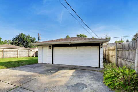 Tiny photo for 2925 E 188th Place, Lansing, IL 60438 (MLS # 12707668)