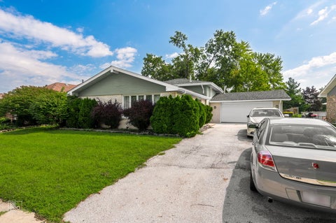 Photo of 19533 Lake Lynwood Drive, Lynwood, IL 60411 (MLS # 12738531)