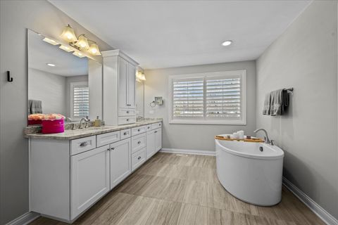 Tiny photo for 995 Harvard Court, Highland Park, IL 60035 (MLS # 12556671)