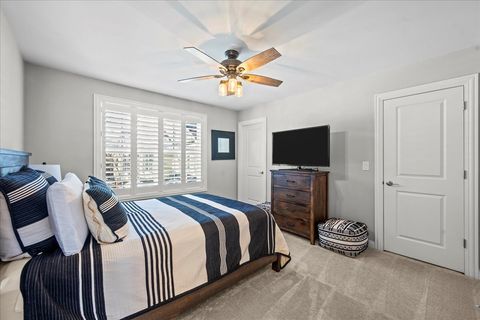 Tiny photo for 995 Harvard Court, Highland Park, IL 60035 (MLS # 12556671)