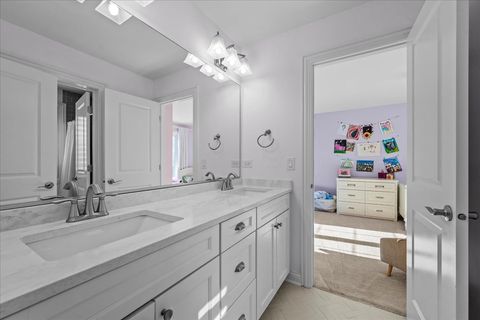 Tiny photo for 995 Harvard Court, Highland Park, IL 60035 (MLS # 12556671)