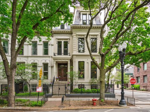 Photo of 1454 N Dearborn Street, Chicago, IL 60610 (MLS # 12573383)
