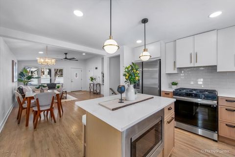 Tiny photo for 1004 S Grove Avenue, Barrington, IL 60010 (MLS # 12552341)