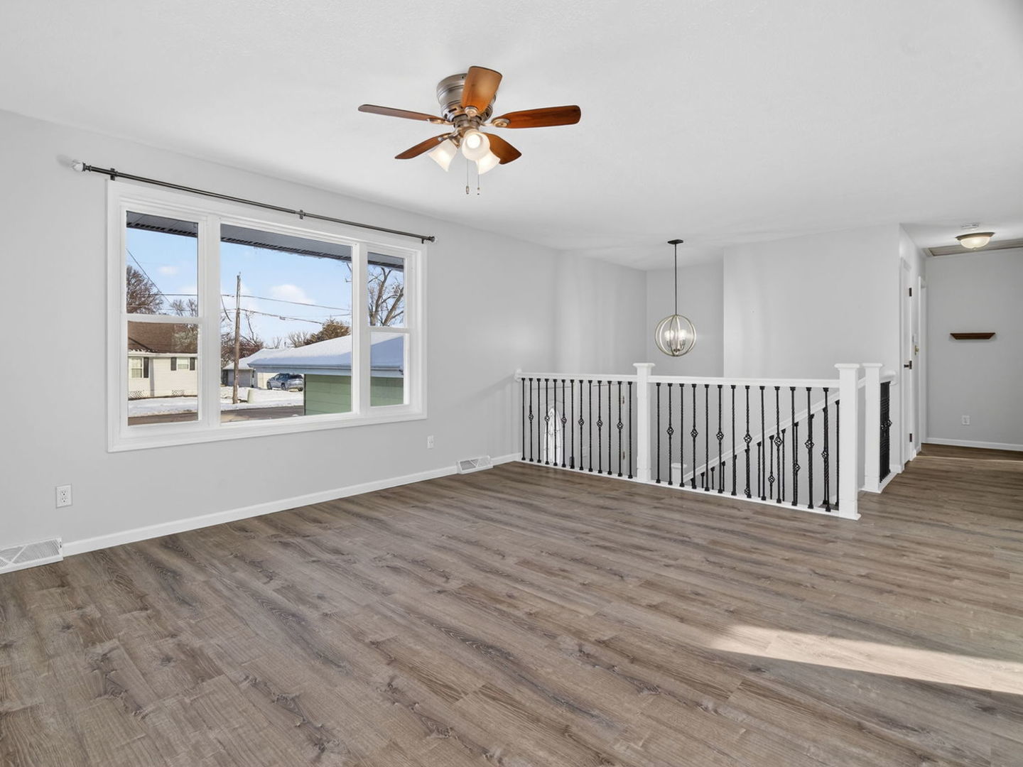 105 W Oak Street