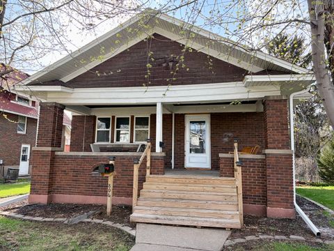 Photo of 806 N 3rd Street, Clinton, IA 52732 (MLS # 12601458)