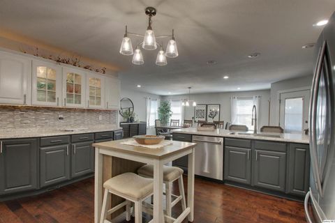 Tiny photo for 1532 Winsor Dr. Dr, Quincy, IL 62305 (MLS # 12494429)