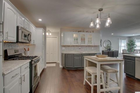 Tiny photo for 1532 Winsor Dr. Dr, Quincy, IL 62305 (MLS # 12494429)