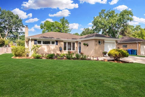 Photo of 114 N Elm Street, Mount Prospect, IL 60056 (MLS # 12738320)