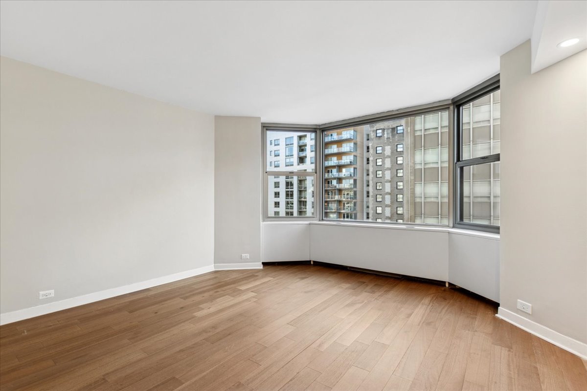 535 N MICHIGAN Avenue 2204