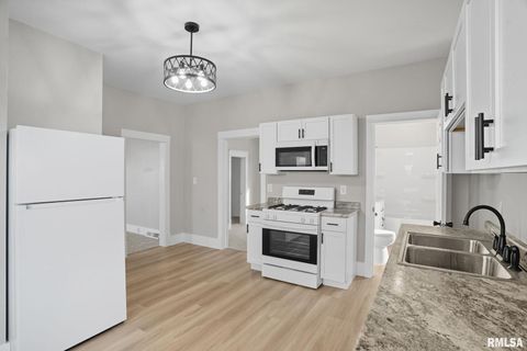 Tiny photo for 2707 JACKSON Avenue, Davenport, IA 52802 (MLS # QC4268022)