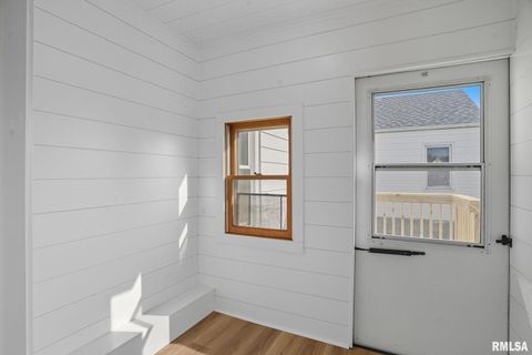 Tiny photo for 2707 JACKSON Avenue, Davenport, IA 52802 (MLS # QC4268022)