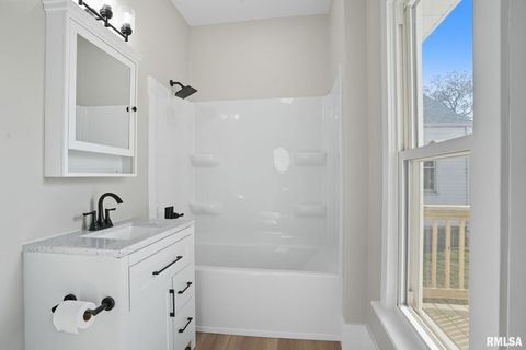 Tiny photo for 2707 JACKSON Avenue, Davenport, IA 52802 (MLS # QC4268022)