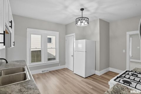 Tiny photo for 2707 JACKSON Avenue, Davenport, IA 52802 (MLS # QC4268022)