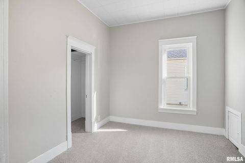 Tiny photo for 2707 JACKSON Avenue, Davenport, IA 52802 (MLS # QC4268022)