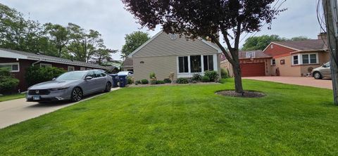 Tiny photo for 1278 E River Drive, Des Plaines, IL 60018 (MLS # 12395510)