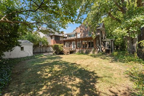 Tiny photo for 805 W Indiana Avenue, Urbana, IL 61801 (MLS # 12474124)