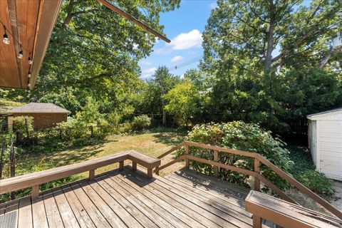 Tiny photo for 805 W Indiana Avenue, Urbana, IL 61801 (MLS # 12474124)