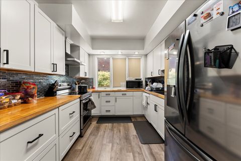 Tiny photo for 805 W Indiana Avenue, Urbana, IL 61801 (MLS # 12474124)