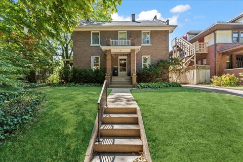 Photo of 805 W Indiana Avenue, Urbana, IL 61801 (MLS # 12474124)