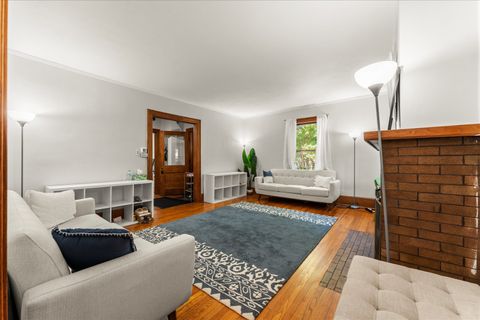 Tiny photo for 805 W Indiana Avenue, Urbana, IL 61801 (MLS # 12474124)