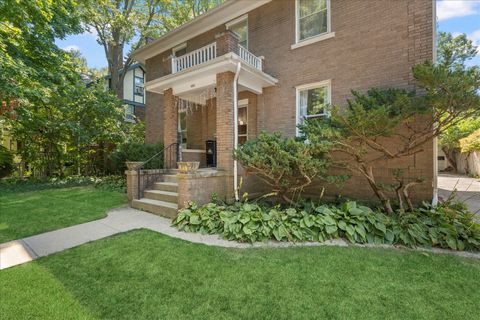 Tiny photo for 805 W Indiana Avenue, Urbana, IL 61801 (MLS # 12474124)