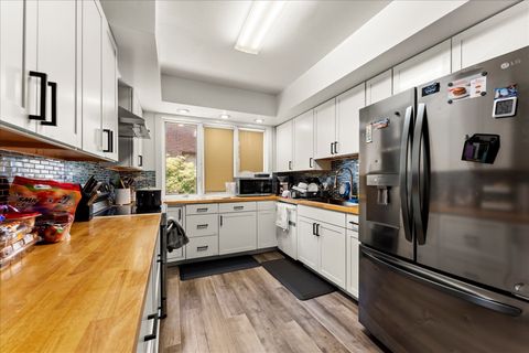 Tiny photo for 805 W Indiana Avenue, Urbana, IL 61801 (MLS # 12474124)