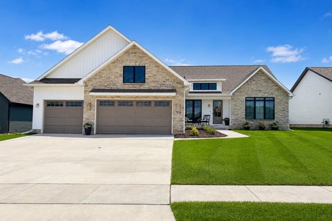 Photo of 7131 Alvie Lane, Bettendorf, IA 52722 (MLS # 12696568)
