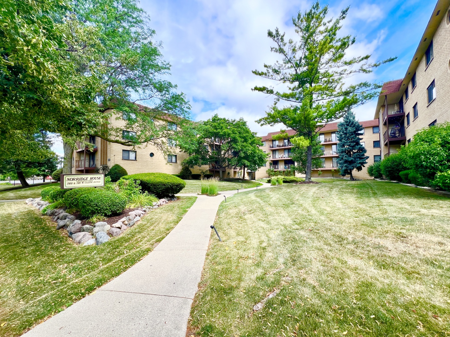 7100 W Cullom Avenue 213