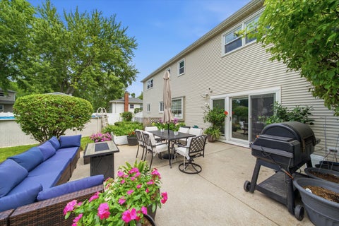 Tiny photo for 626 E Golf Road, Libertyville, IL 60048 (MLS # 12789400)