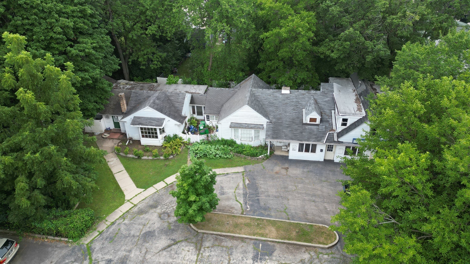 230 N McLean Boulevard