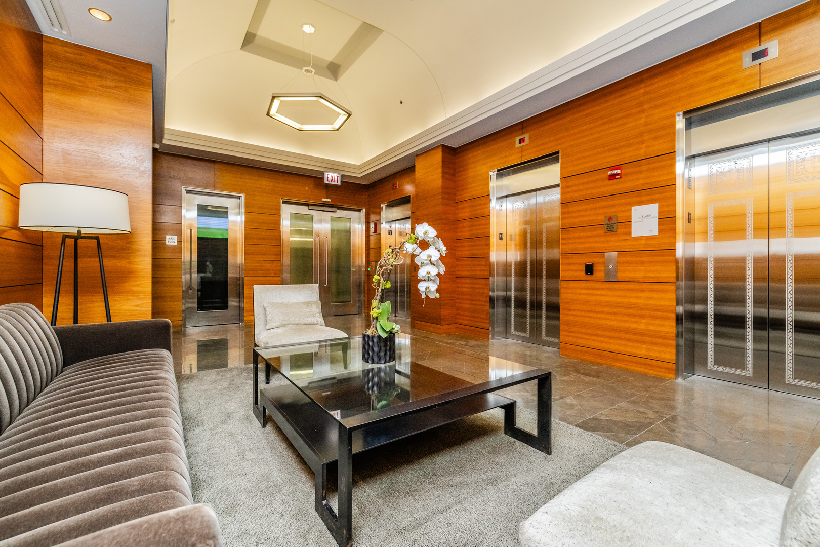 6 N MICHIGAN Avenue 1508