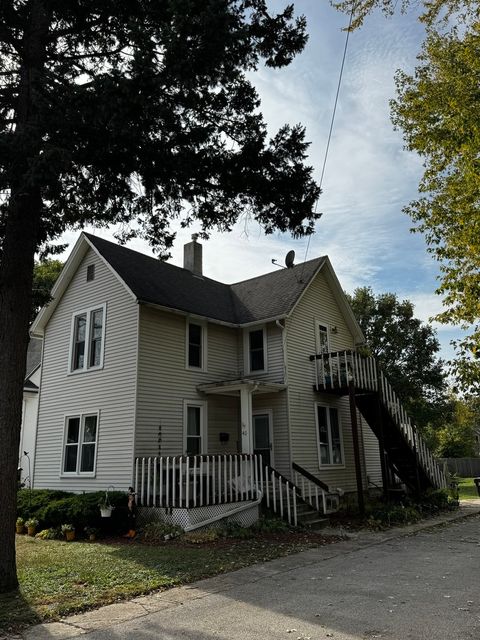 40 S WALKUP Avenue Crystal Lake IL 60014