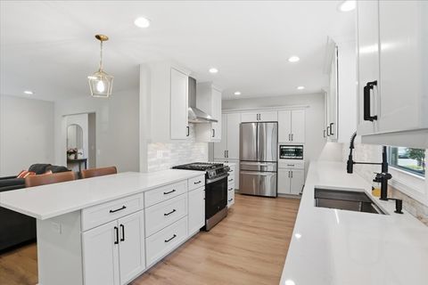 Tiny photo for 1109 Whitman Place, Vernon Hills, IL 60061 (MLS # 12660398)