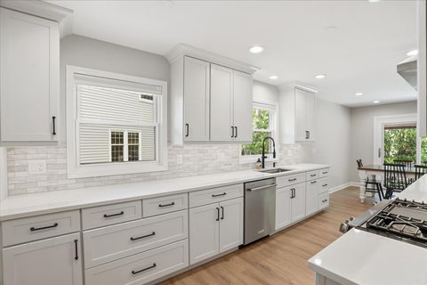 Tiny photo for 1109 Whitman Place, Vernon Hills, IL 60061 (MLS # 12660398)