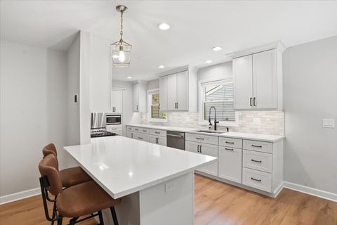 Tiny photo for 1109 Whitman Place, Vernon Hills, IL 60061 (MLS # 12660398)