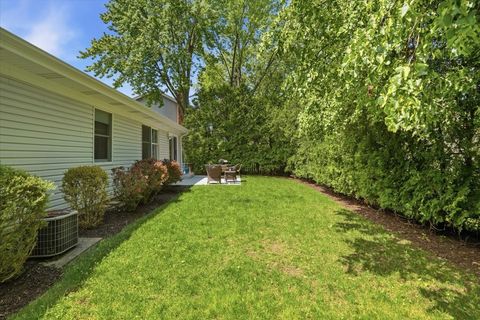 Tiny photo for 1109 Whitman Place, Vernon Hills, IL 60061 (MLS # 12660398)