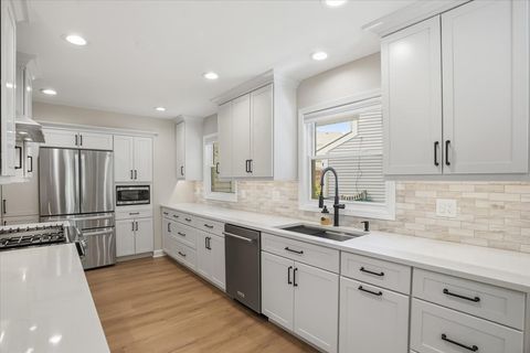 Tiny photo for 1109 Whitman Place, Vernon Hills, IL 60061 (MLS # 12660398)