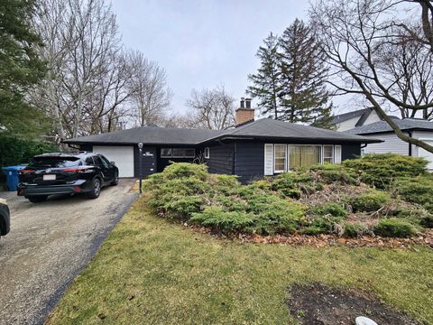 Photo of 270 E Saint Charles Road, Elmhurst, IL 60126 (MLS # 12603977)