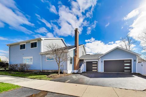 Tiny photo for 421 W Hawthorne Street, Arlington Heights, IL 60004 (MLS # 12602630)