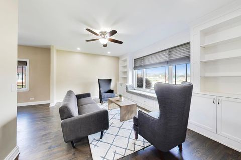 Tiny photo for 421 W Hawthorne Street, Arlington Heights, IL 60004 (MLS # 12602630)