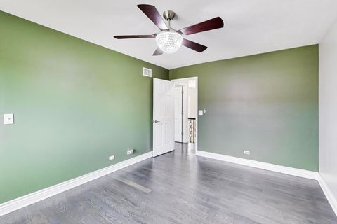 Tiny photo for 421 W Hawthorne Street, Arlington Heights, IL 60004 (MLS # 12602630)