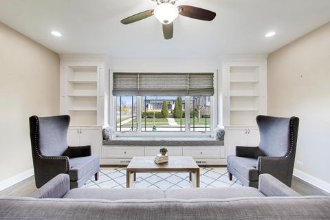 Tiny photo for 421 W Hawthorne Street, Arlington Heights, IL 60004 (MLS # 12602630)