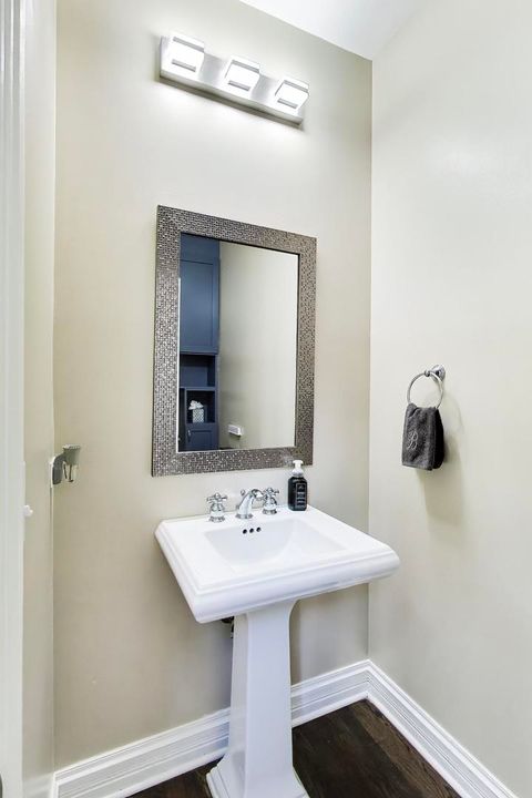 Tiny photo for 421 W Hawthorne Street, Arlington Heights, IL 60004 (MLS # 12602630)