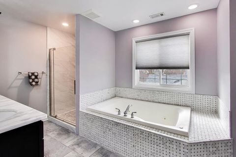 Tiny photo for 421 W Hawthorne Street, Arlington Heights, IL 60004 (MLS # 12602630)