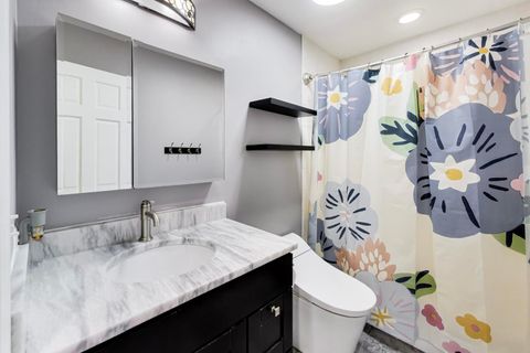 Tiny photo for 421 W Hawthorne Street, Arlington Heights, IL 60004 (MLS # 12602630)