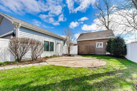 Tiny photo for 421 W Hawthorne Street, Arlington Heights, IL 60004 (MLS # 12602630)
