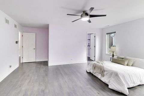 Tiny photo for 421 W Hawthorne Street, Arlington Heights, IL 60004 (MLS # 12602630)