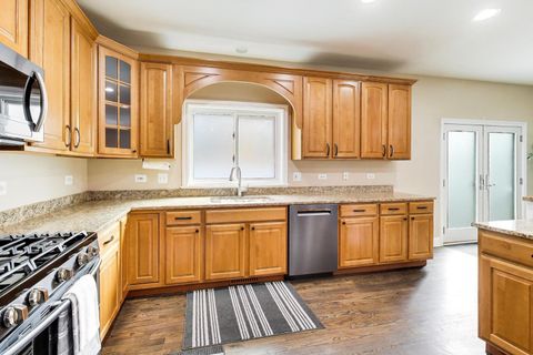 Tiny photo for 421 W Hawthorne Street, Arlington Heights, IL 60004 (MLS # 12602630)